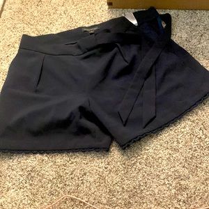 Banana Republic Soft Lace Trim navy size 6 shorts